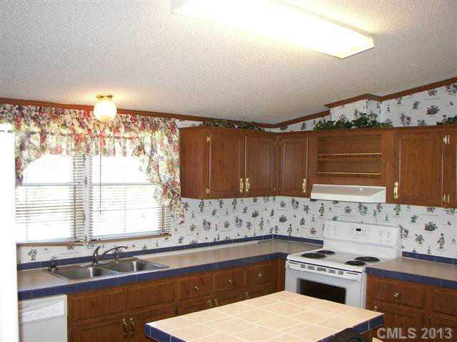 537 Coulwood Road York, SC 29745 - Photo 7 of 16