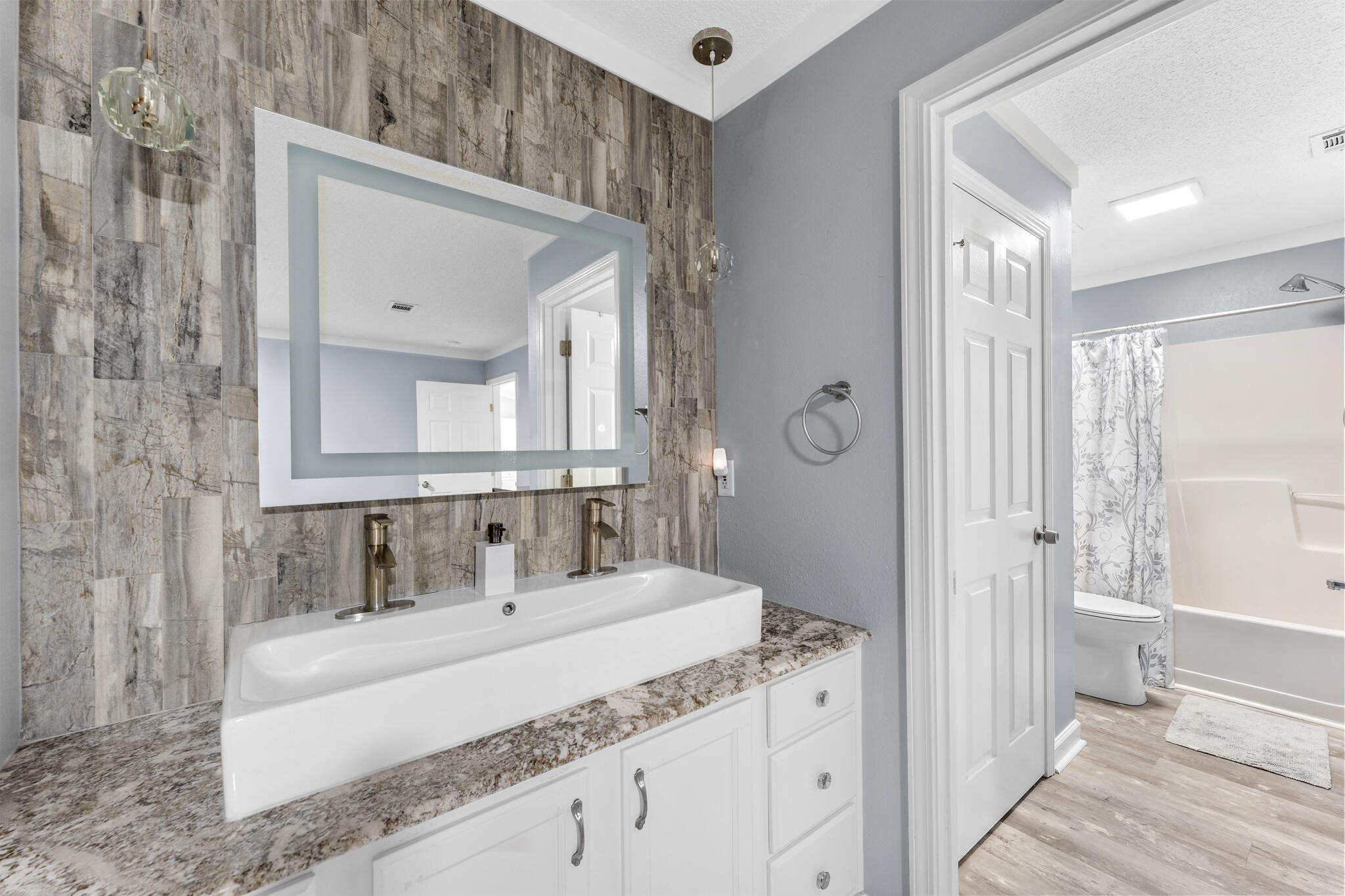 4687 Falcon Way Crestview, FL 32539 - Photo 14 of 20 Primary bath