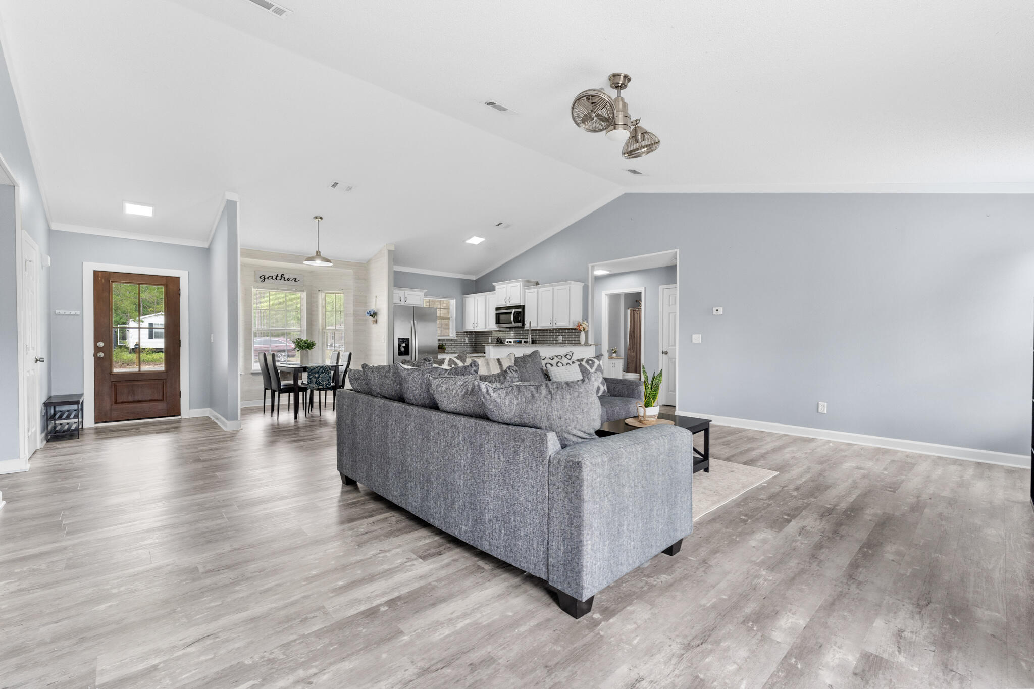 4687 Falcon Way Crestview, FL 32539 - Photo 5 of 20 Living Area