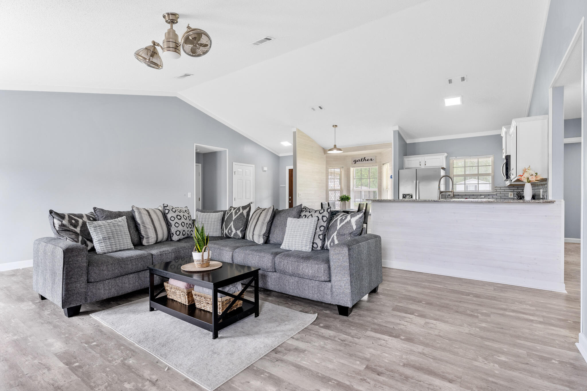 4687 Falcon Way Crestview, FL 32539 - Photo 6 of 20 Living Area