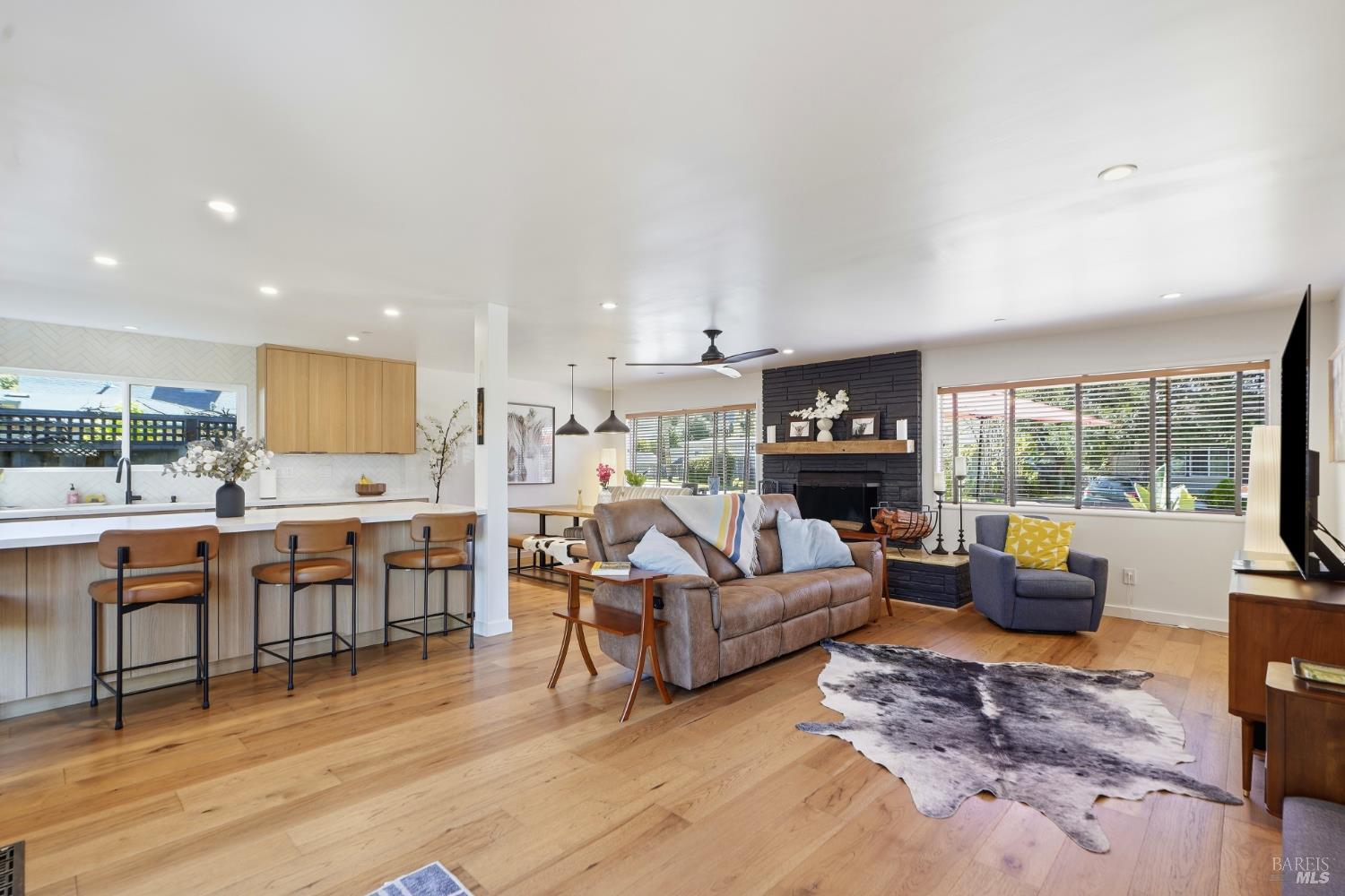 20 Washington Avenue San Rafael, CA 94903 - Photo 3 of 41