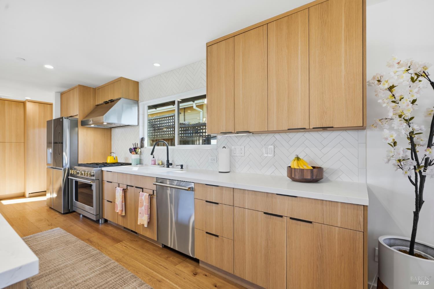 20 Washington Avenue San Rafael, CA 94903 - Photo 6 of 41