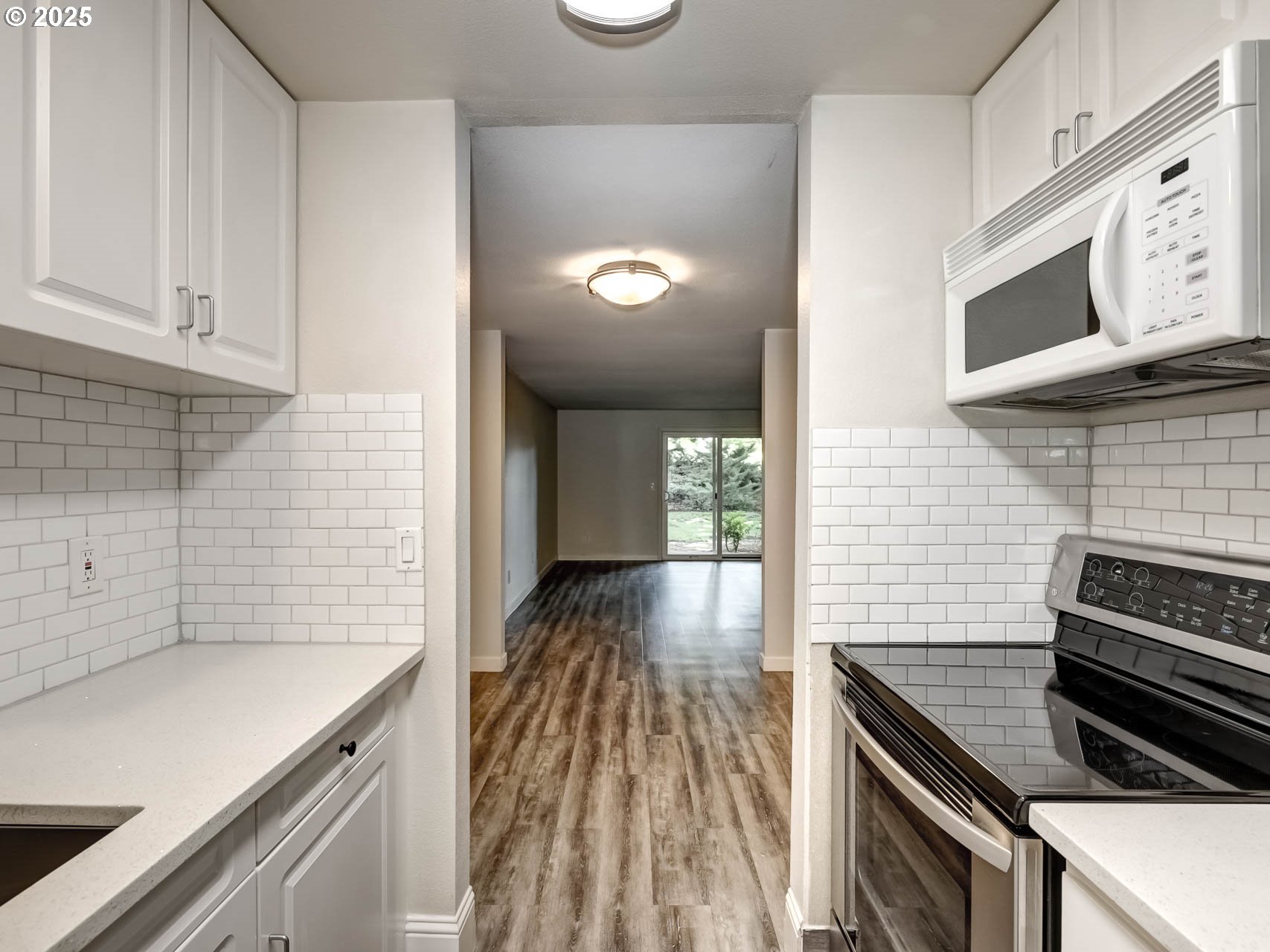 12642 Northwest Barnes Road, Unit 10 Portland, OR 97229 - Photo 15 of 29 Kitchen