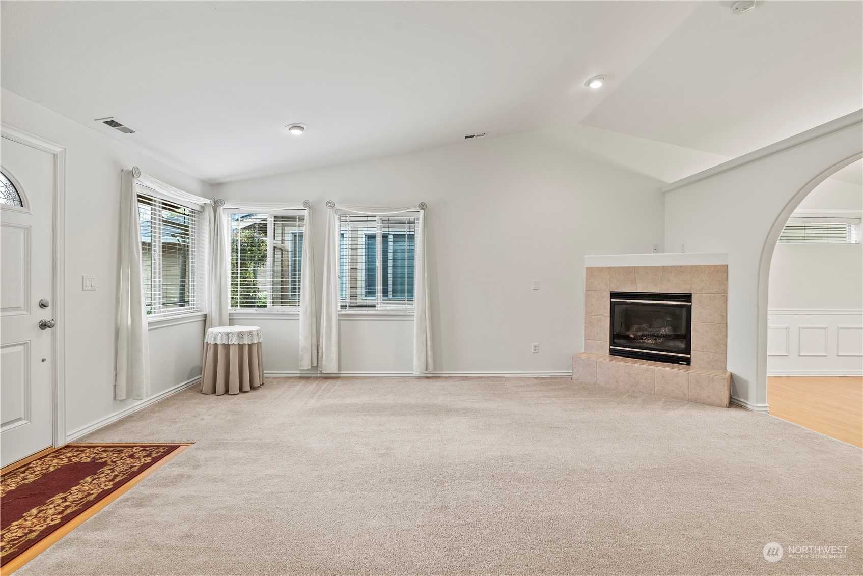 5 Willow Pointe Loop Longview, WA 98632 - Photo 4 of 27 an empty room with windows and closet