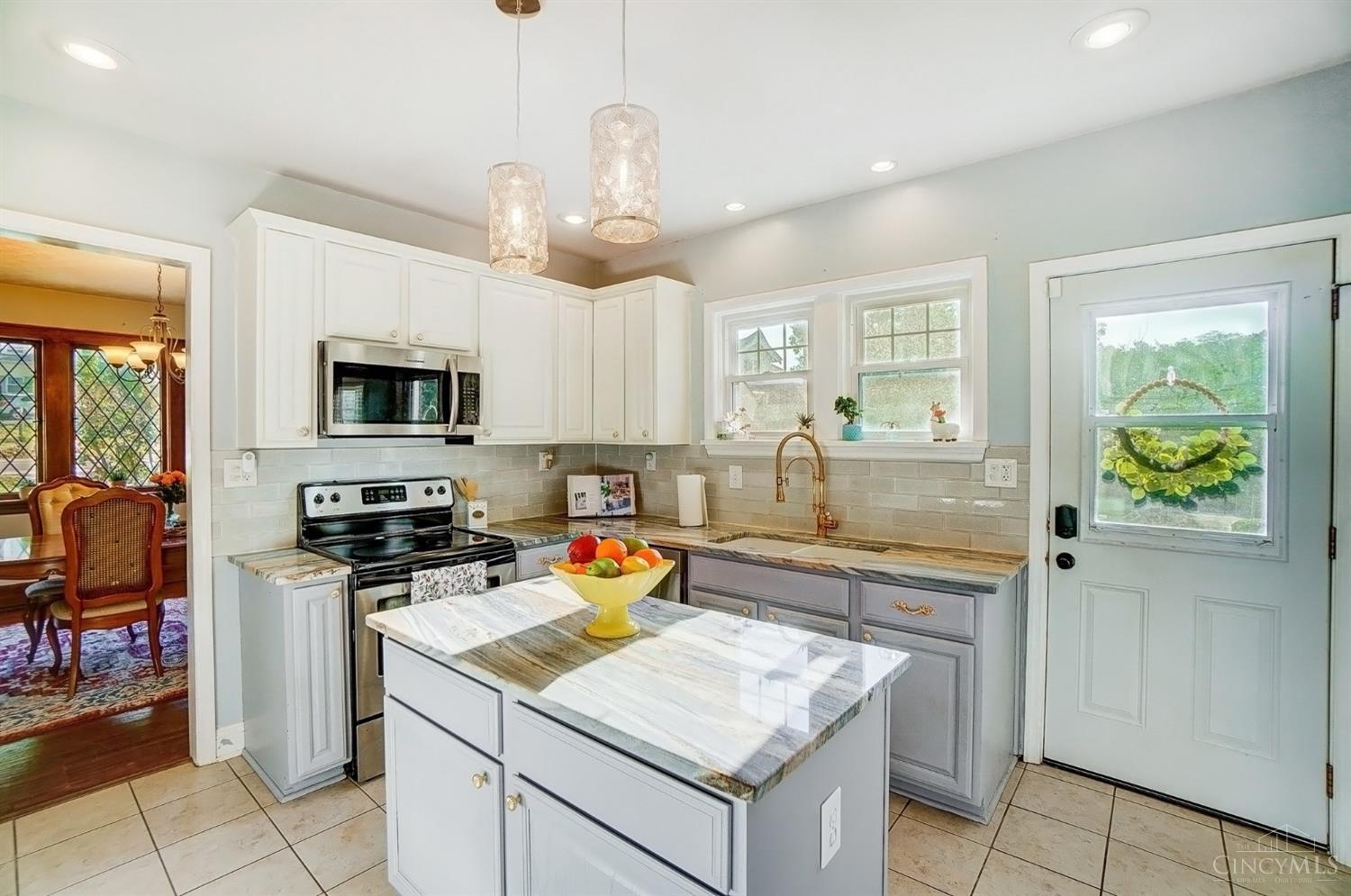 7526 Montgomery Road Cincinnati, OH 45236 - Photo 15 of 58