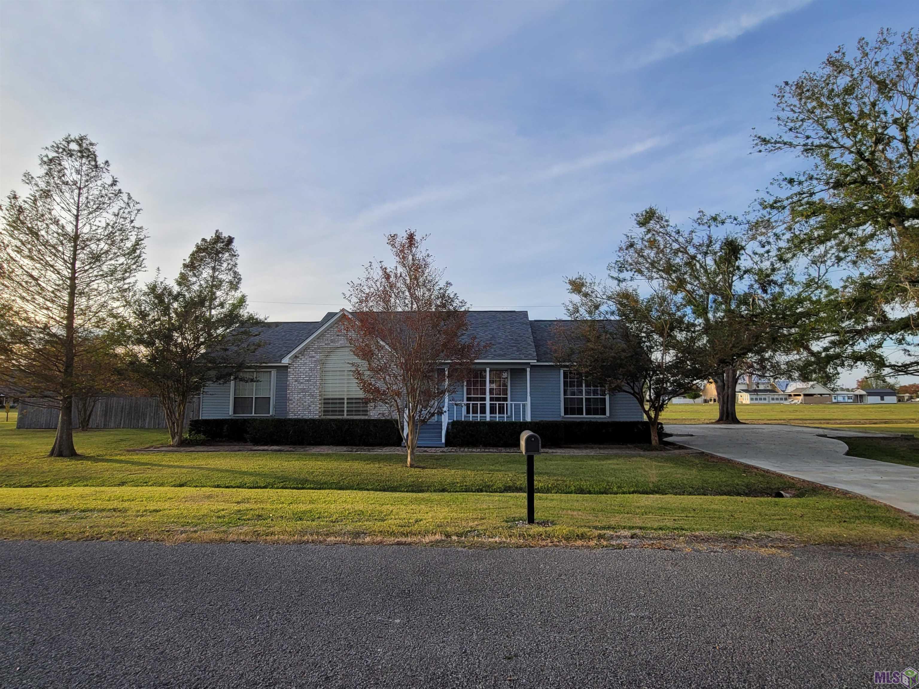 207 Holly Street Raceland, LA 70394 - Photo 1 of 31