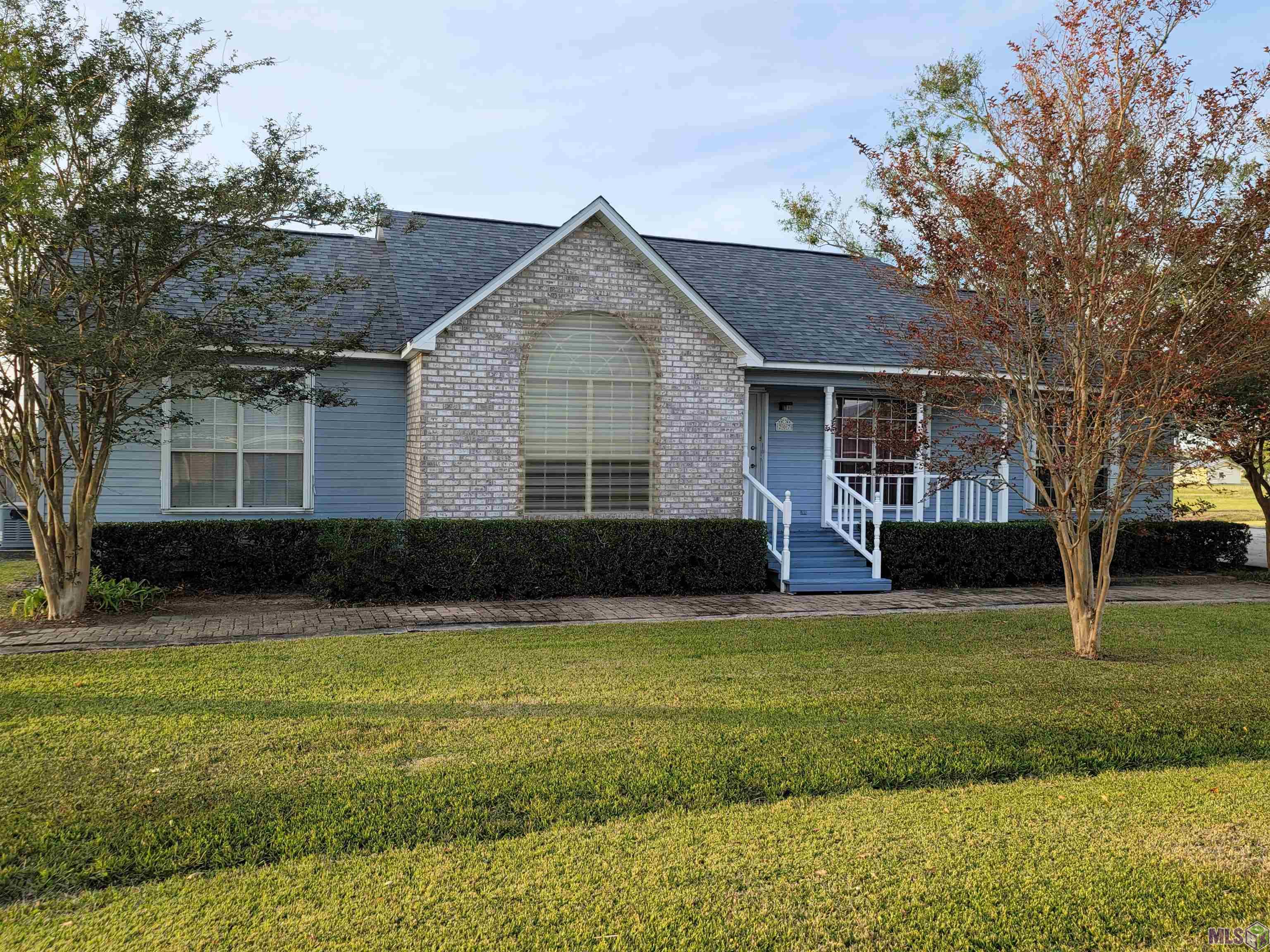 207 Holly Street Raceland, LA 70394 - Photo 3 of 31