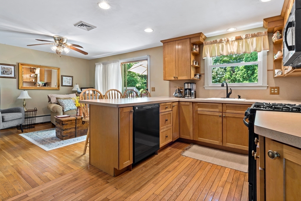 29 Valley Road Somerset, MA 02726 - Photo 7 of 40 Gallery Image 7