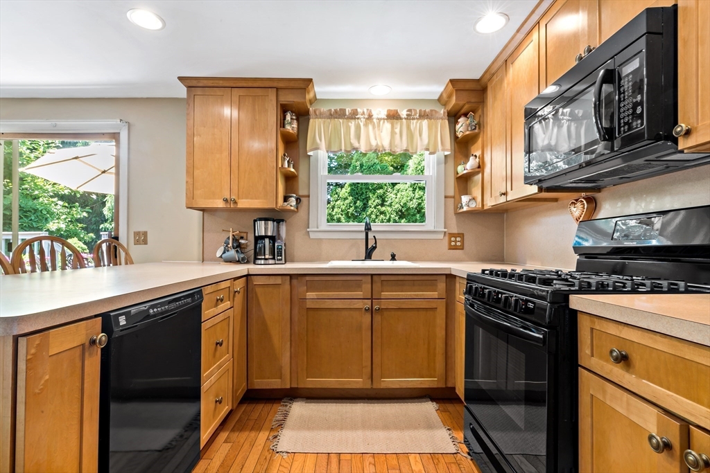 29 Valley Road Somerset, MA 02726 - Photo 8 of 40 Gallery Image 8