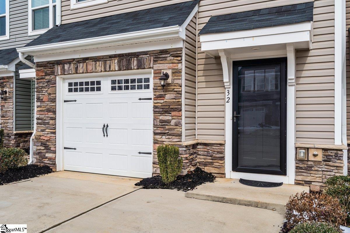 32 Country Dale Drive Greer, SC 29650 - Photo 2 of 20