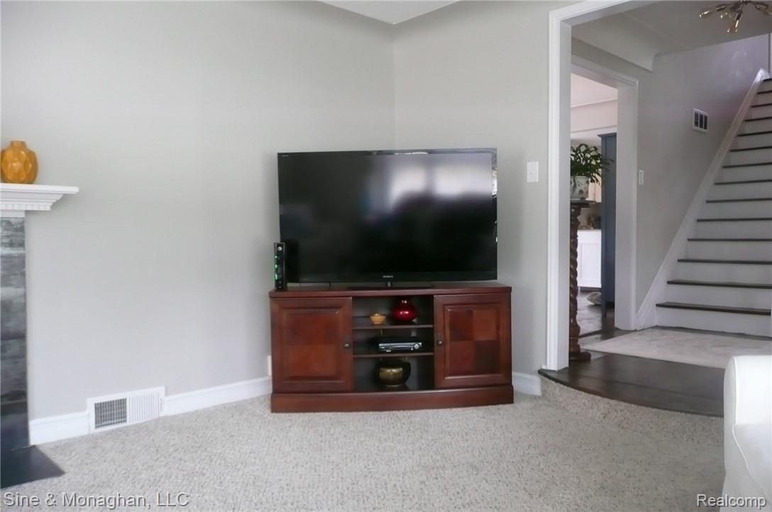 1135 Fairholme Road Grosse Pointe, MI 48236 - Photo 33 of 57 1135-19.JPG