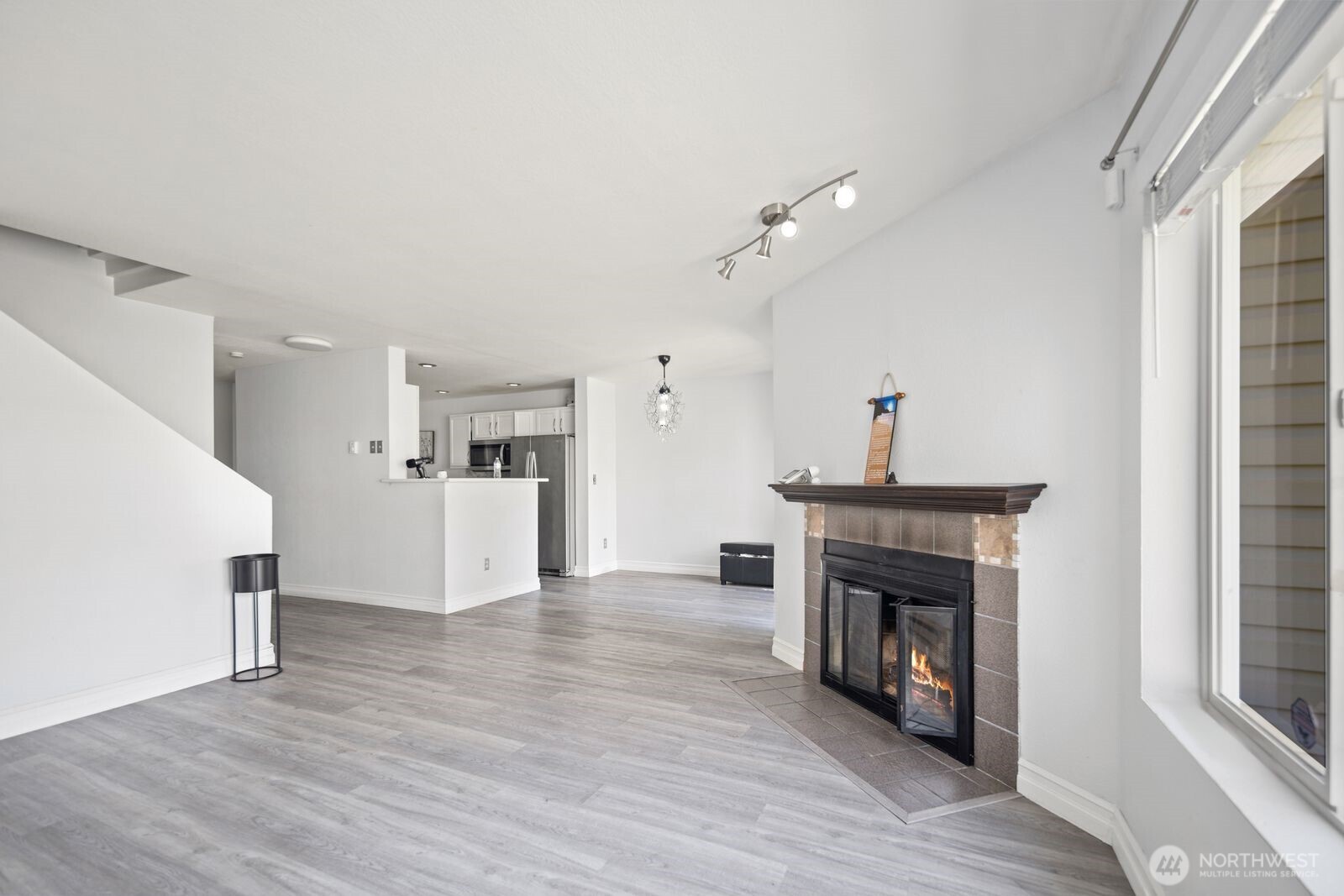 2100 South 336th Street, Unit G3 Federal Way, WA 98003 - Photo 5 of 27 a view of a livingroom with wooden floor and a fireplace