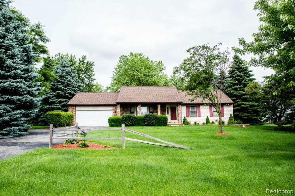 29420 Martindale Road New Hudson, MI 48165 - Photo 6 of 56 SunflowerProductionsLLC (71 of 72).jpg