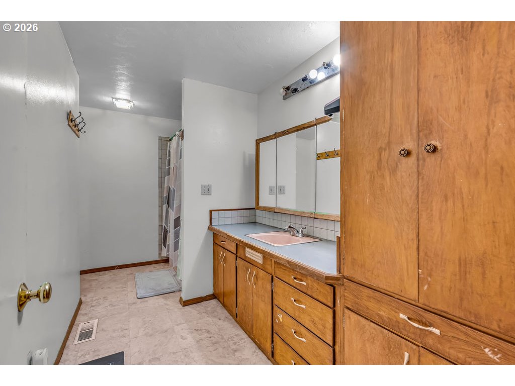6637 Rochester Street Northeast Salem, OR 97305 - Photo 25 of 47