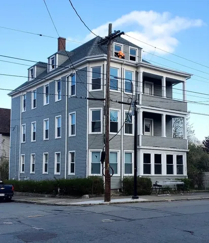 $2,200 | 940 County Street, Unit 3, New Bedford, MA 02740