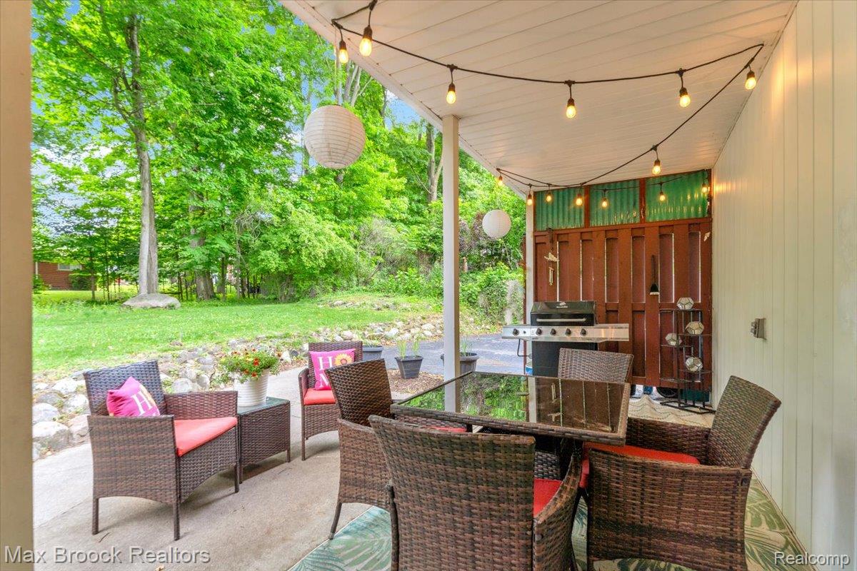 28403 Peppermill Road Farmington, MI 48331 - Photo 27 of 33 Covered patio featuring a solid roof, outdoor string lighting, and a concrete slab