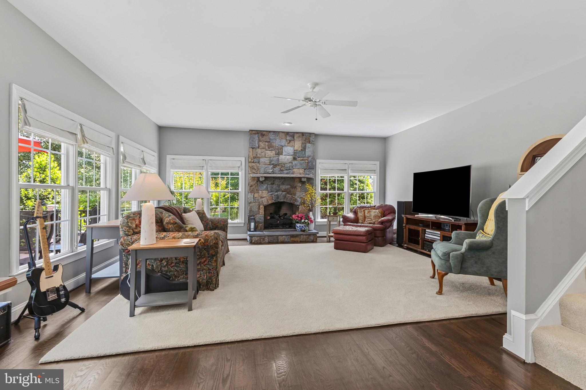 15006 Ransom Oaks Court Gainesville, VA 20155 - Photo 15 of 57 Inviting living space with natural light.