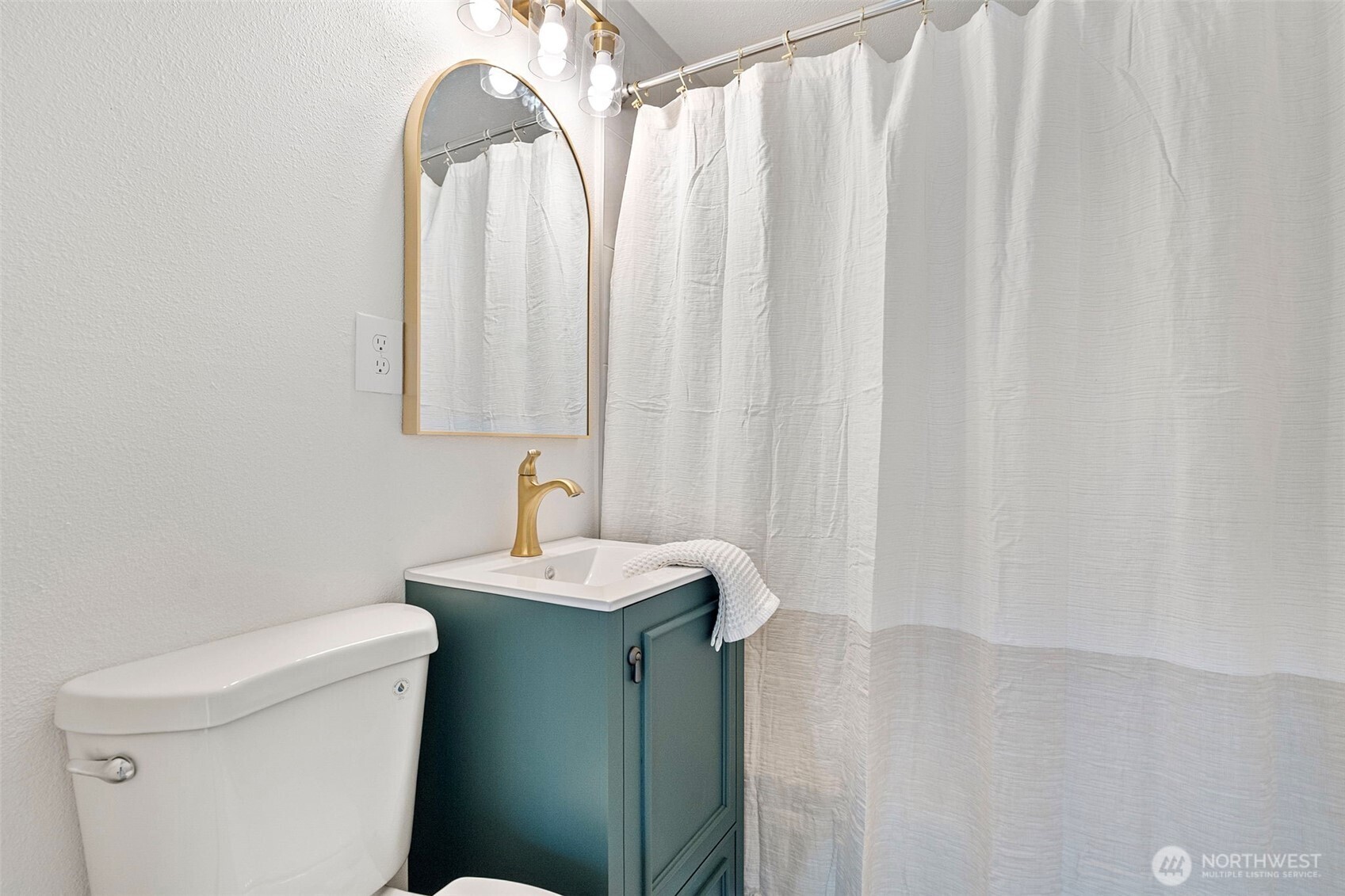 3238 Robin Avenue Bremerton, WA 98310 - Photo 13 of 21