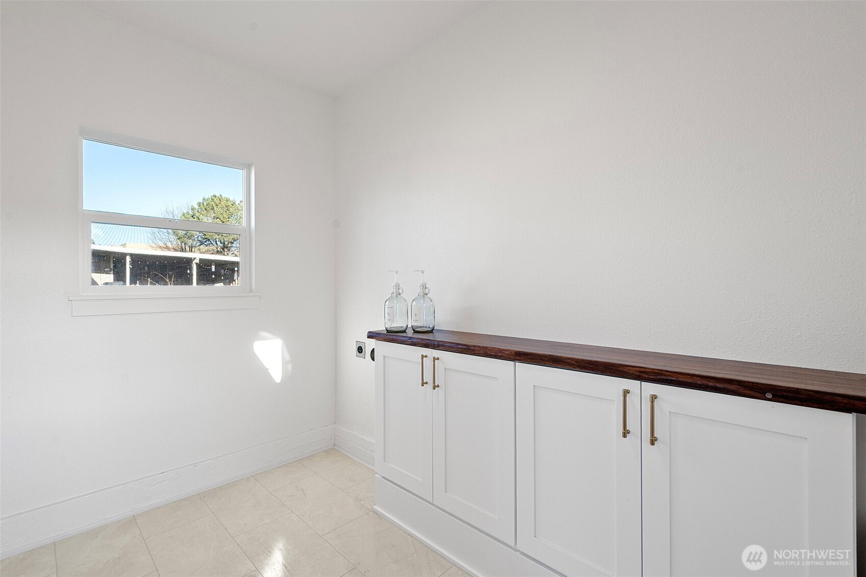 3238 Robin Avenue Bremerton, WA 98310 - Photo 3 of 21