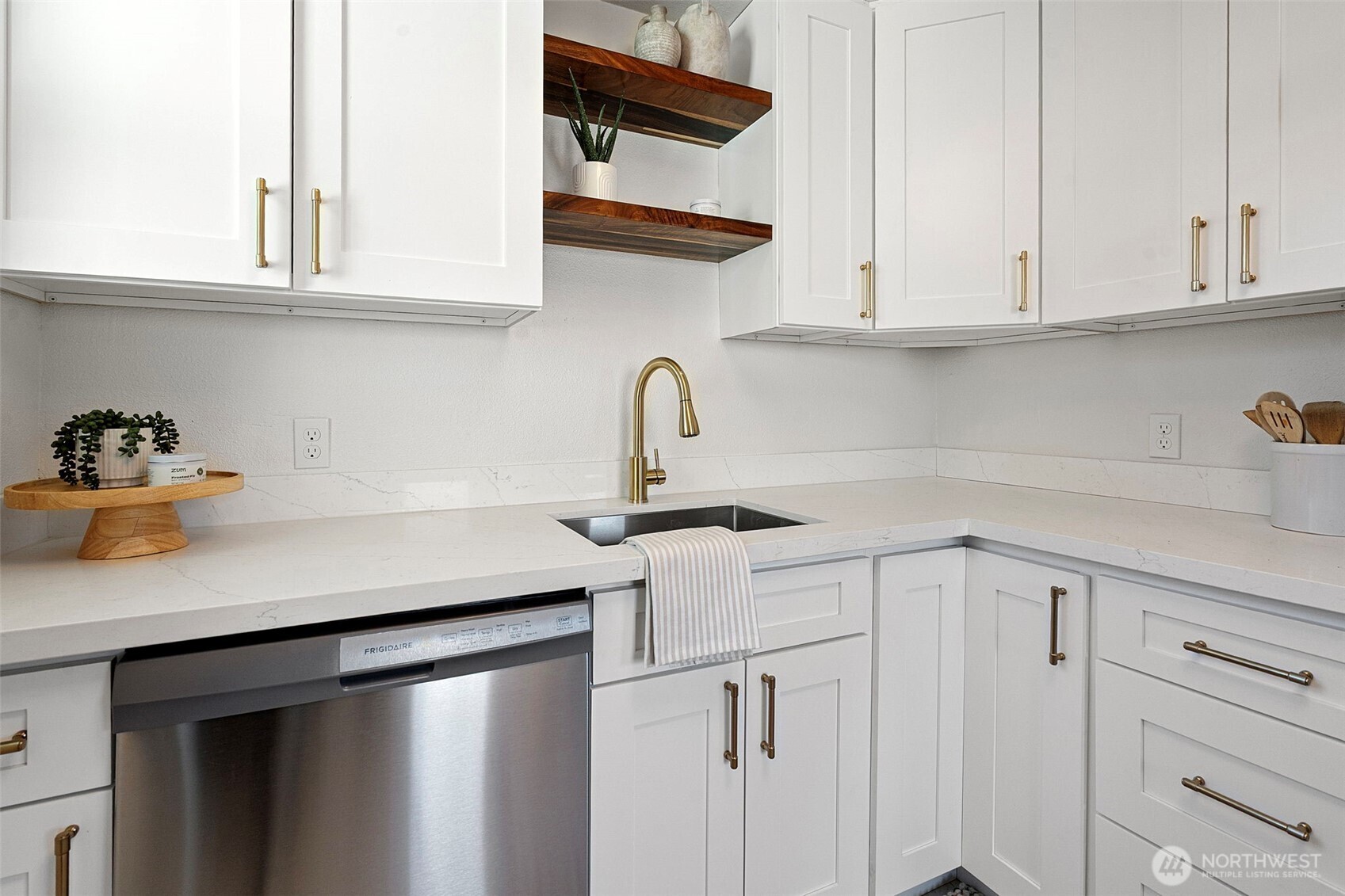 3238 Robin Avenue Bremerton, WA 98310 - Photo 5 of 21