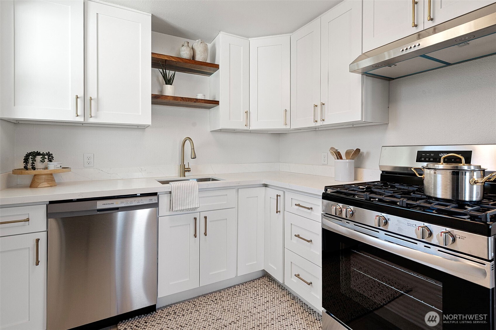 3238 Robin Avenue Bremerton, WA 98310 - Photo 6 of 21