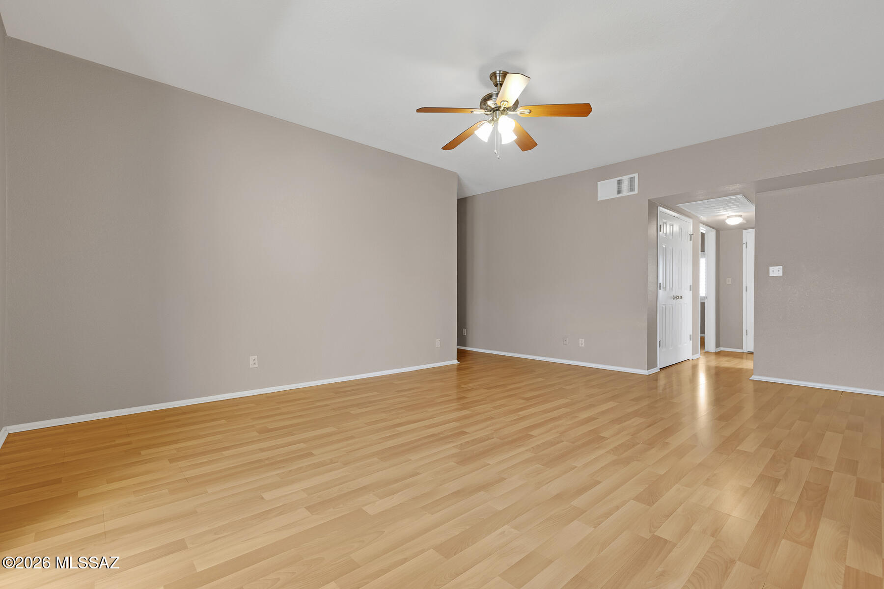 5500 North Valley View Road, Unit 213 Tucson, AZ 85718 - Photo 5 of 32 Living Room
