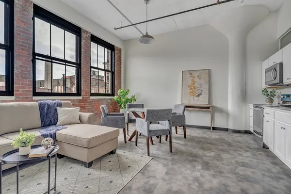 $1,394 | 151 Chestnut Street, Unit 408, Springfield, MA 01103