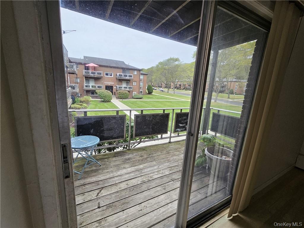 17 Tanager Road, Unit 1704 Monroe, NY 10950 - Photo 10 of 10 a view of living room and front door