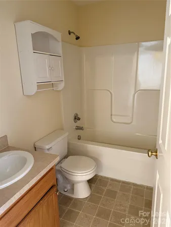 $1,800 | 86 34th Avenue Northwest, Hickory, NC 28601