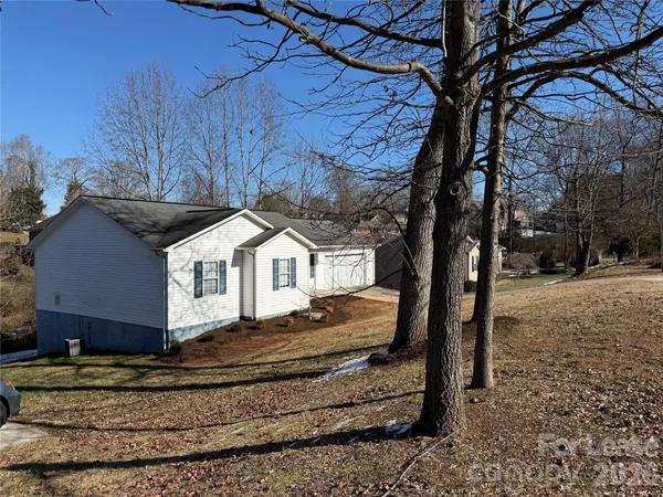 $1,800 | 86 34th Avenue Northwest, Hickory, NC 28601