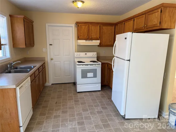 $1,800 | 86 34th Avenue Northwest, Hickory, NC 28601