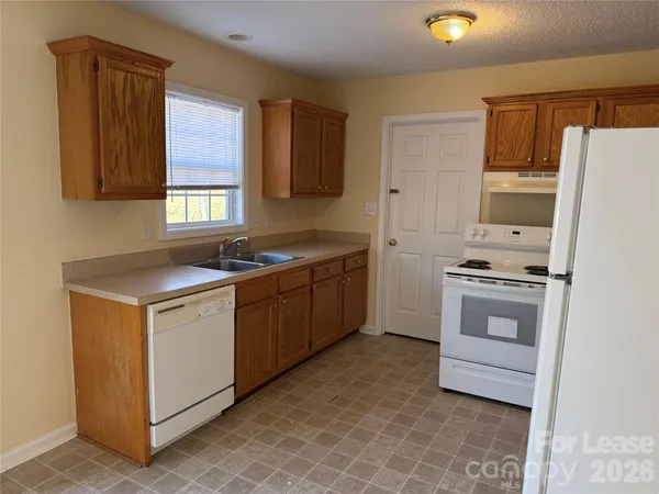 $1,800 | 86 34th Avenue Northwest, Hickory, NC 28601