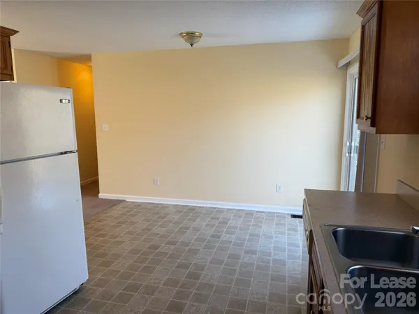 $1,800 | 86 34th Avenue Northwest, Hickory, NC 28601