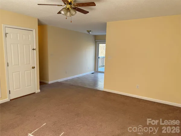 $1,800 | 86 34th Avenue Northwest, Hickory, NC 28601