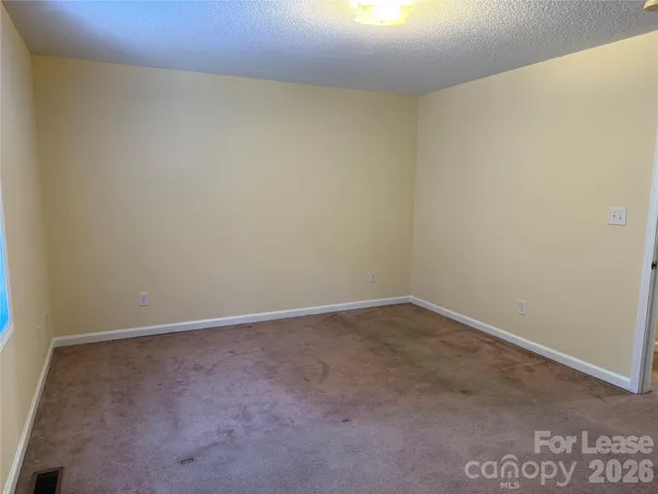 $1,800 | 86 34th Avenue Northwest, Hickory, NC 28601