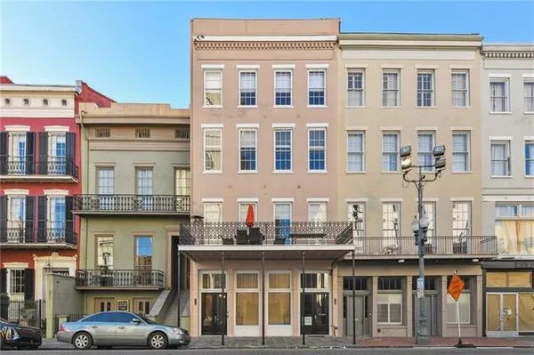 $4,750 | 713 Camp Street, Unit 400, New Orleans, LA 70130