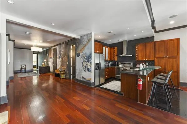 $4,750 | 713 Camp Street, Unit 400, New Orleans, LA 70130