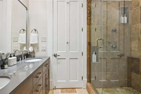 $4,750 | 713 Camp Street, Unit 400, New Orleans, LA 70130