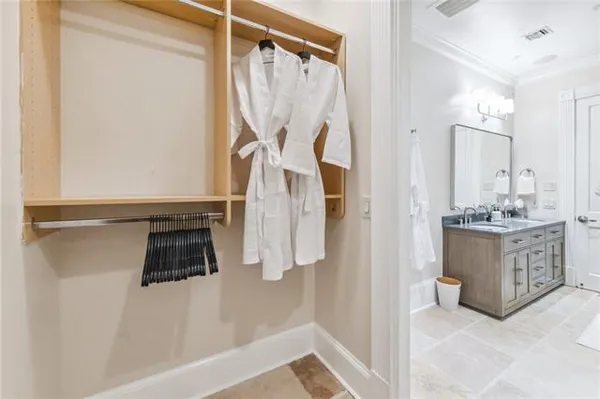 $4,750 | 713 Camp Street, Unit 400, New Orleans, LA 70130