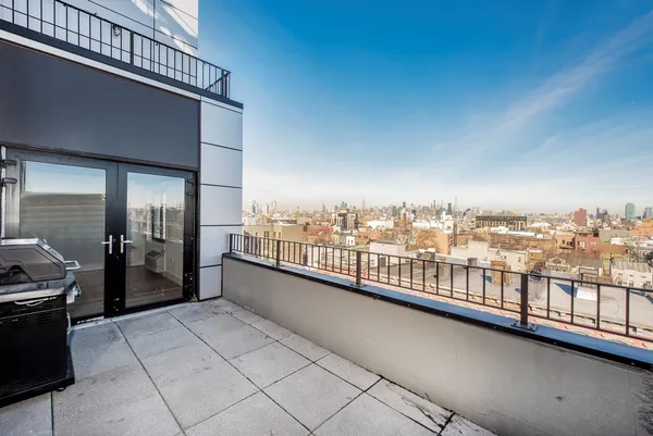 a view of entryway with washer and dryer