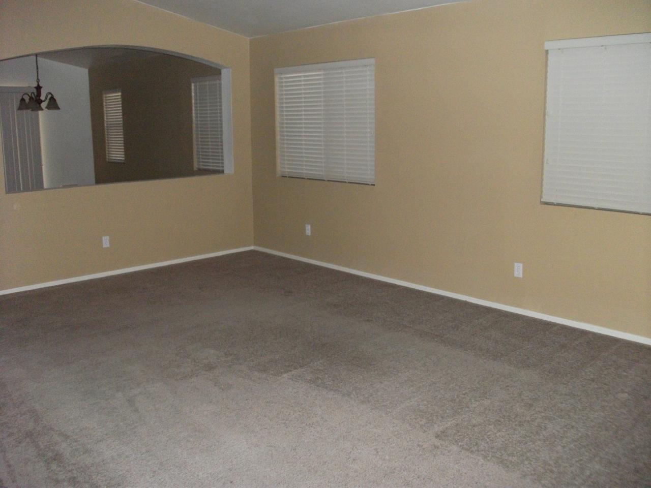 8438 West Payson Road Tolleson, AZ 85353 - Photo 3 of 4 Living room