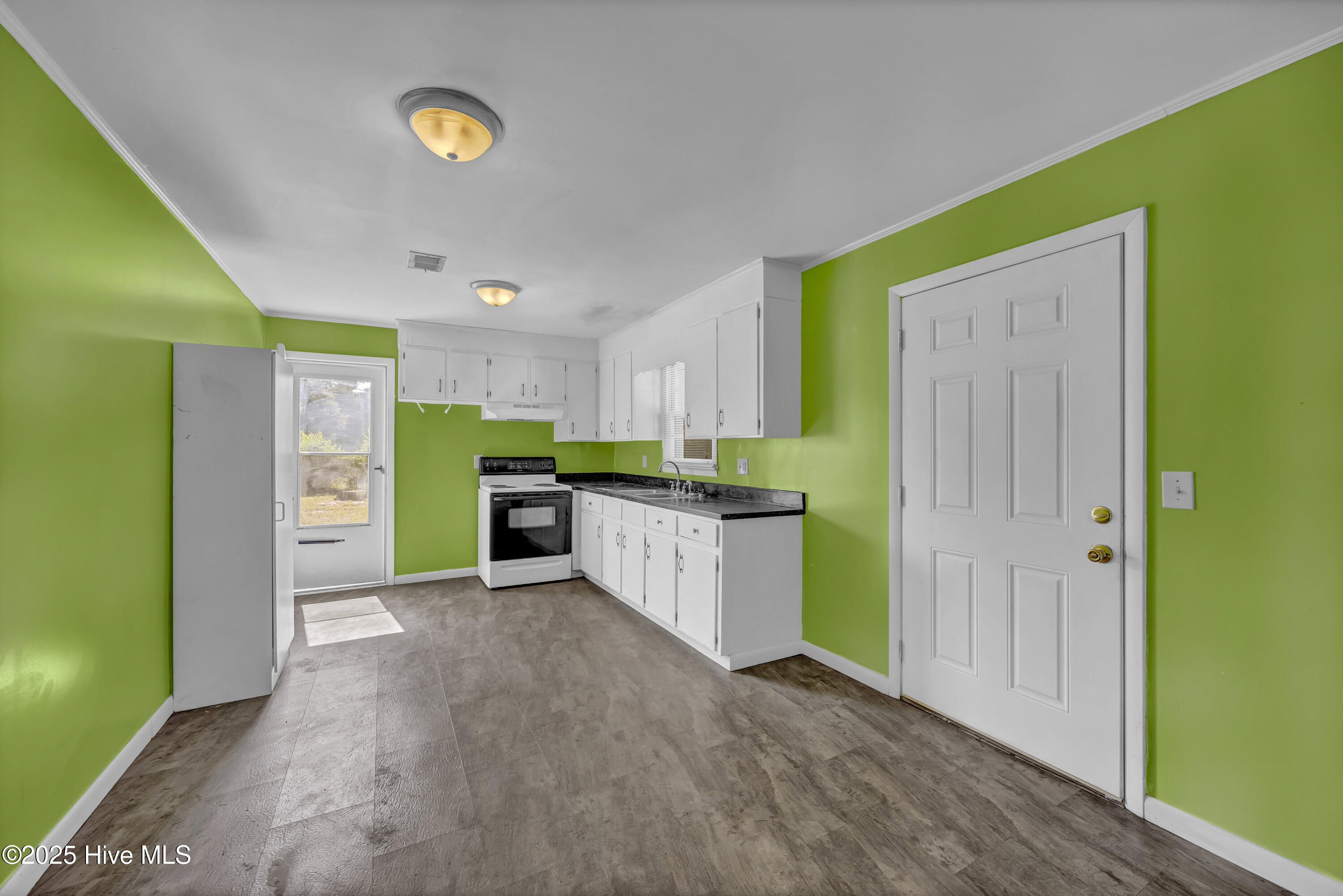 209 Lancaster Road Wilmington, NC 28409 - Photo 5 of 21 007_img_3391_137