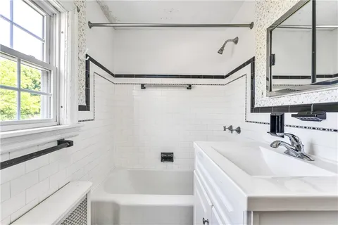 $599,000 | 172 Hoyt Avenue, East Providence, RI 02916