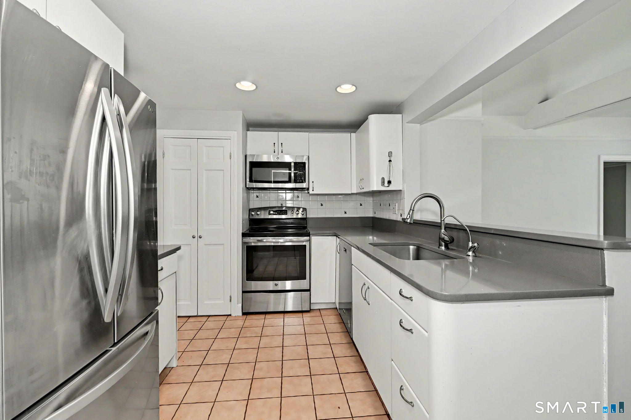 349 Ponus Ridge Road New Canaan, CT 06840 - Photo 2 of 27