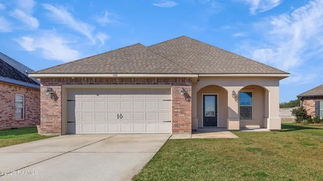 $243,000 | 129 Gray Birch Loop, Youngsville, LA 70592