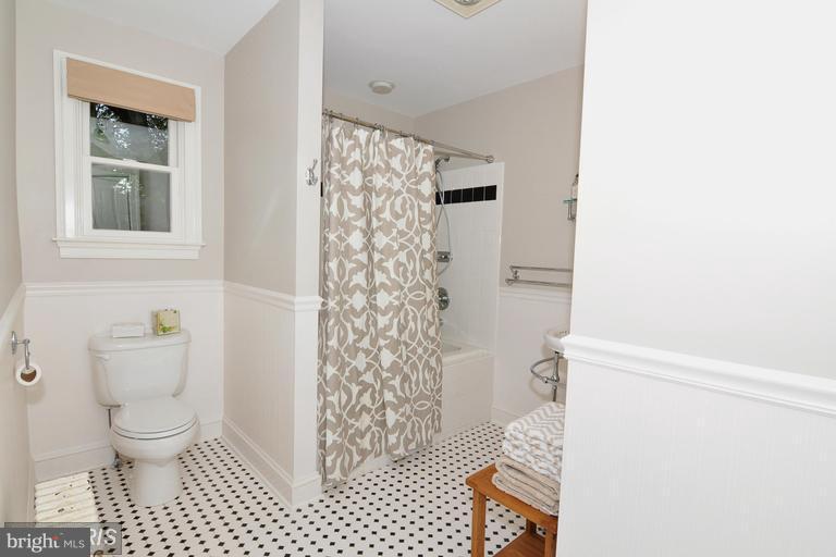 229 Dry Mill Road Southwest Leesburg, VA 20175 - Photo 20 of 28 Bath (Master)