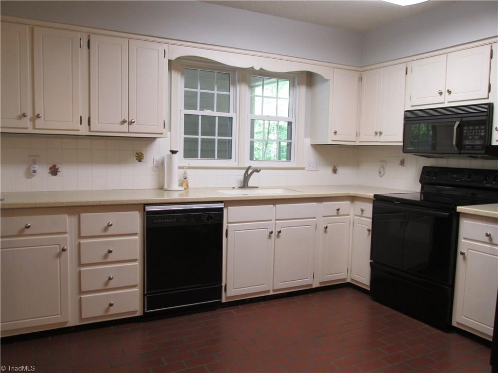1714 Scarborough Road High Point, NC 27265 - Photo 7 of 24 Gallery Image 7