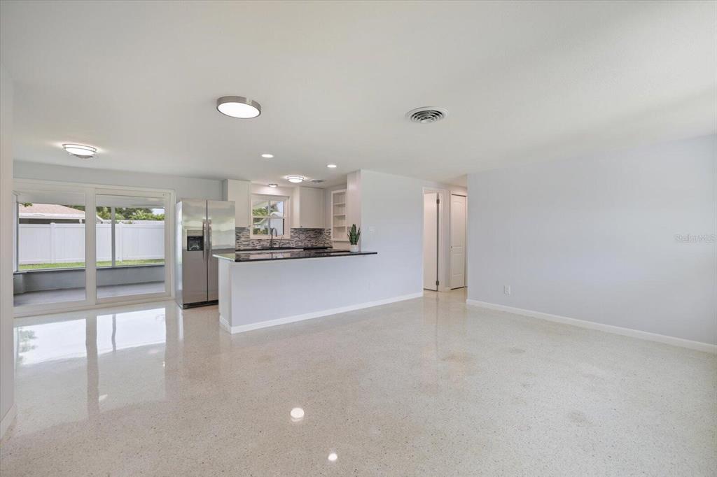3485 Roslyn Road Venice, FL 34293 - Photo 3 of 16 Gallery Image 3