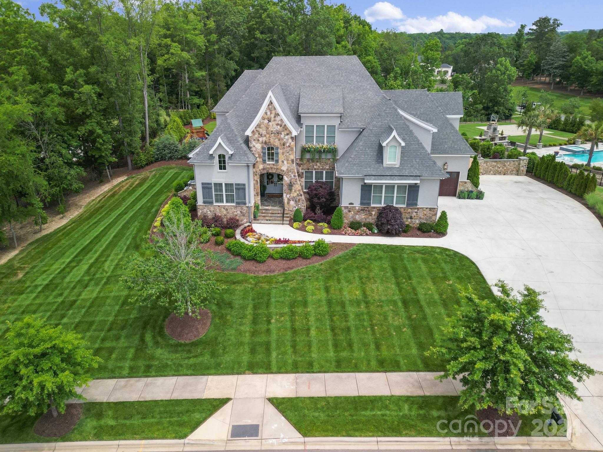 16520 Reinsch Drive Davidson, NC 28036 - Photo 37 of 37 a aerial view of a house with garden