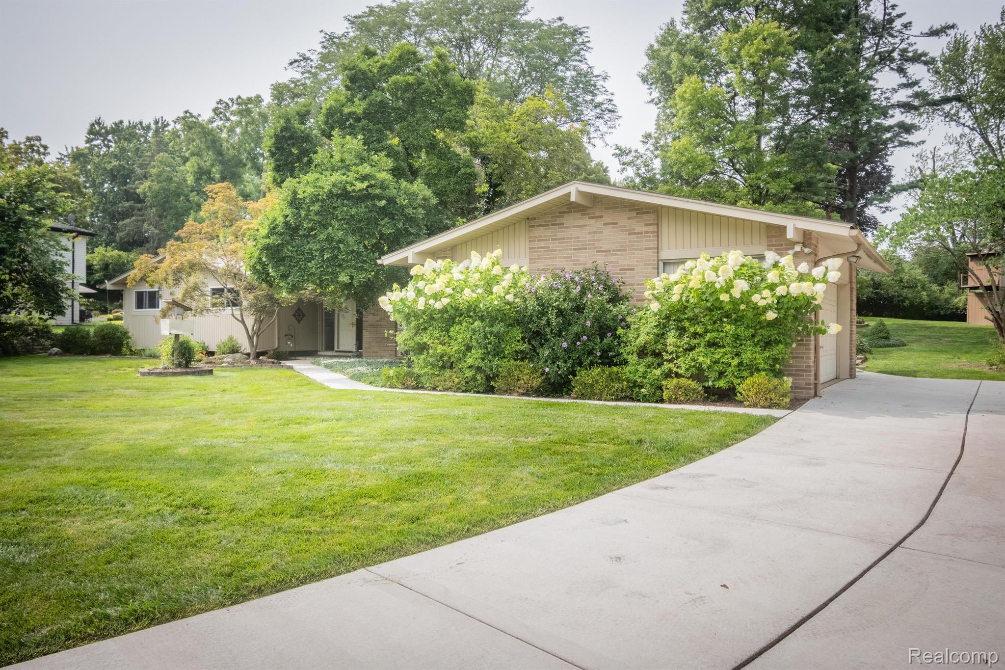 35944 West Lyman Road Farmington, MI 48331 - Photo 44 of 46 Gallery Image 44